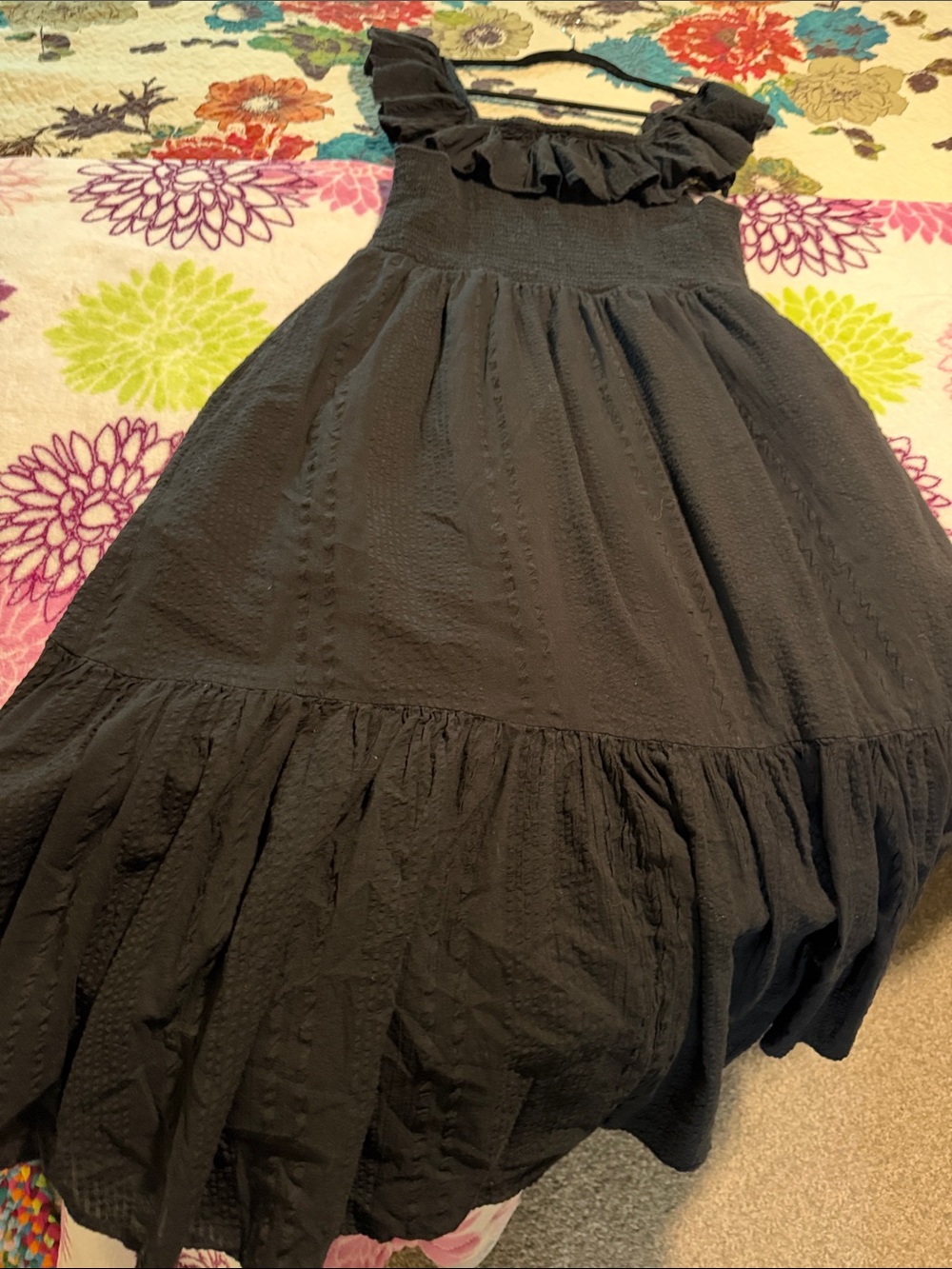 Black Ruffle-Sleeve Women's Top, off shoulder or on. Smallish large.